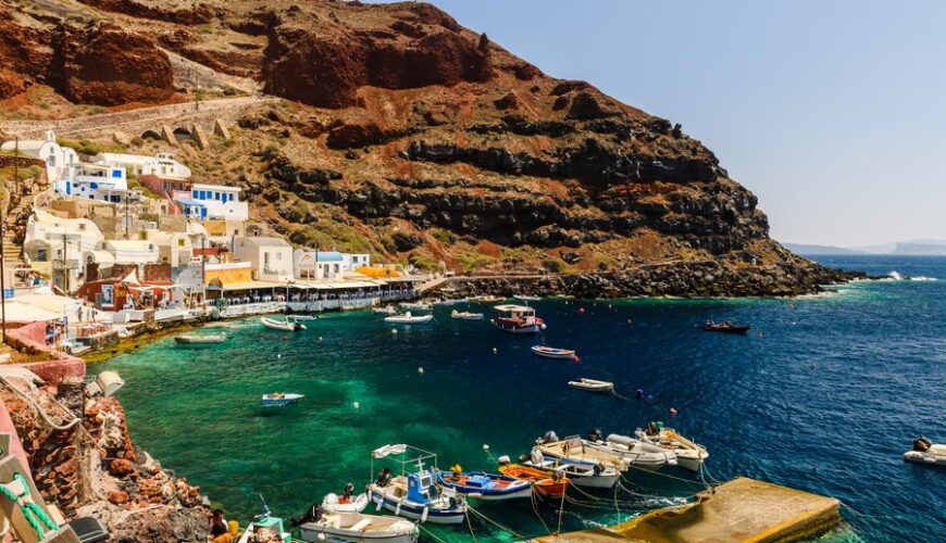 Wander Through the Picturesque Harbor of Ammoudi